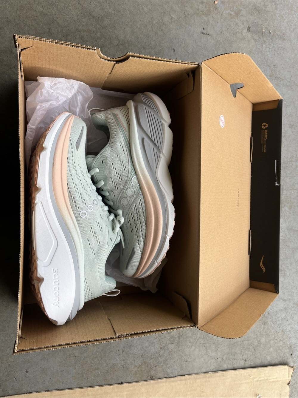 Saucony Hurricane 25 Women’s Size US 6.5 Mist/Cameo Open Box